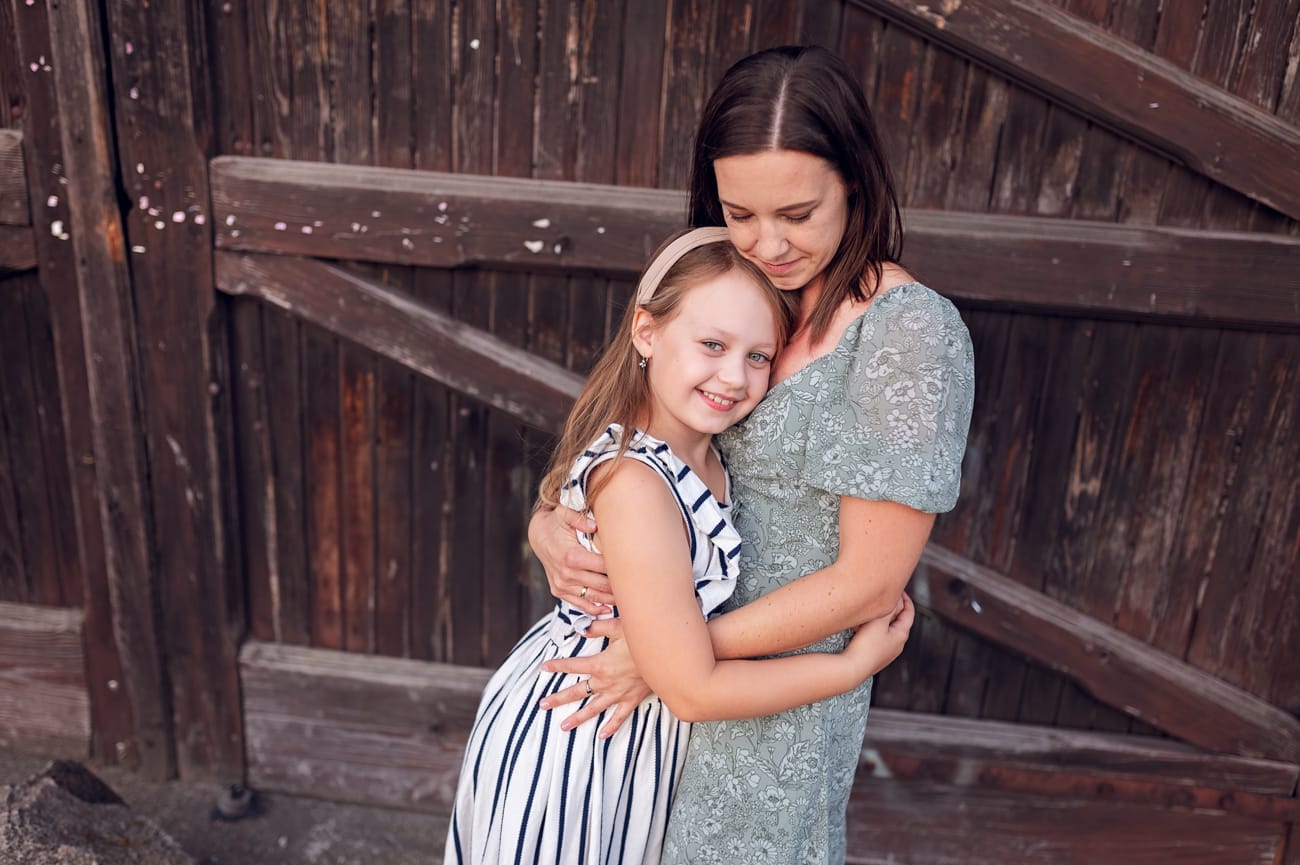 Mama tuli córkę sesja rodzinna w plenerze Gdynia
