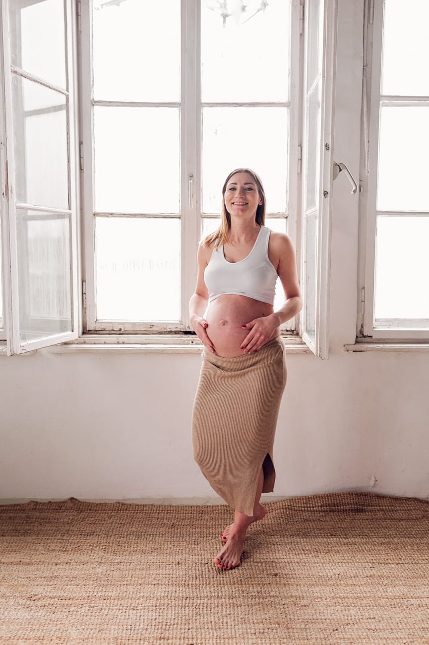 Portret mamy w ciąży sesja w studio Gdańsk