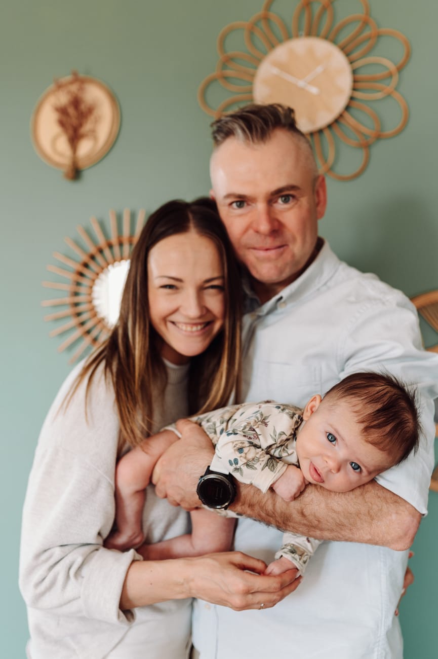 Rodzinny portret sesja niemowlęca w domu lifestyle Gdańsk