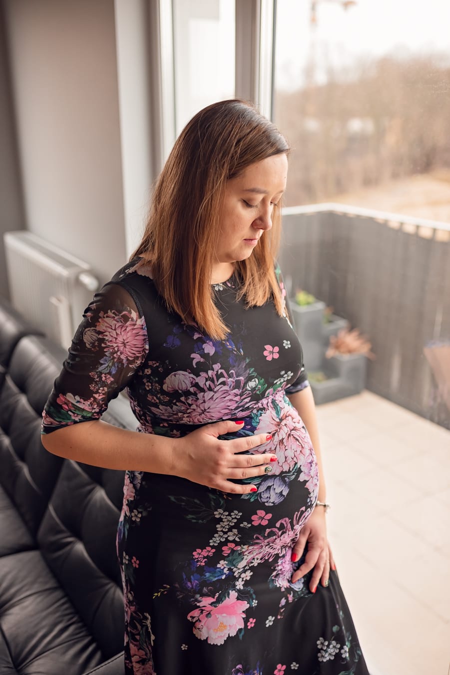 Portret mamy w ciąży sesja w domu Gdańsk