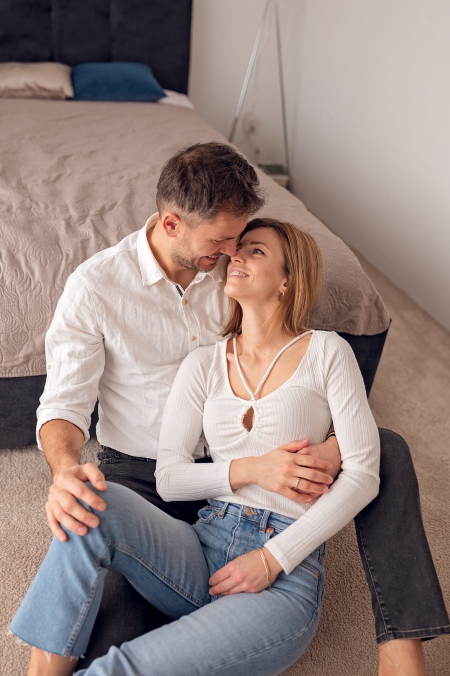 Para tuli się do siebie sesja dla par w domu