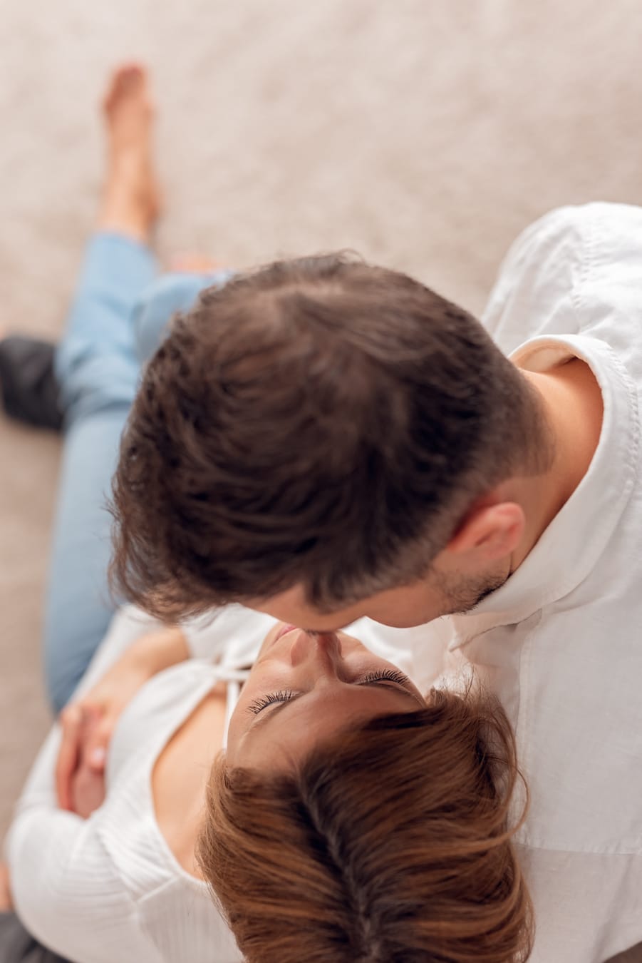 Intymny kadr pary sesja domowa Gdańsk