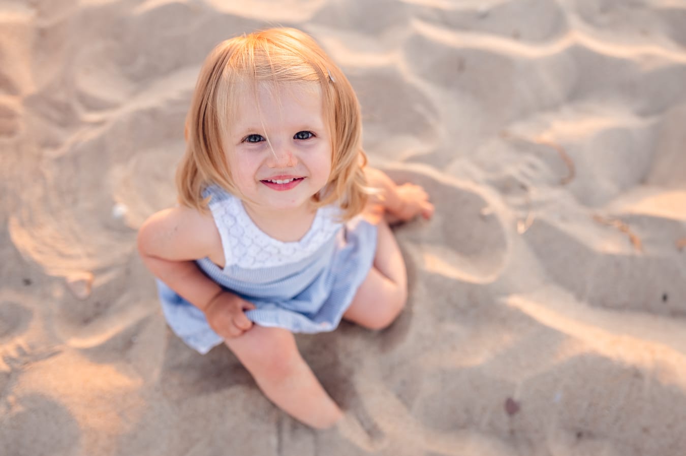 Zabawy na piasku sesja rodzinna Trójmiasto