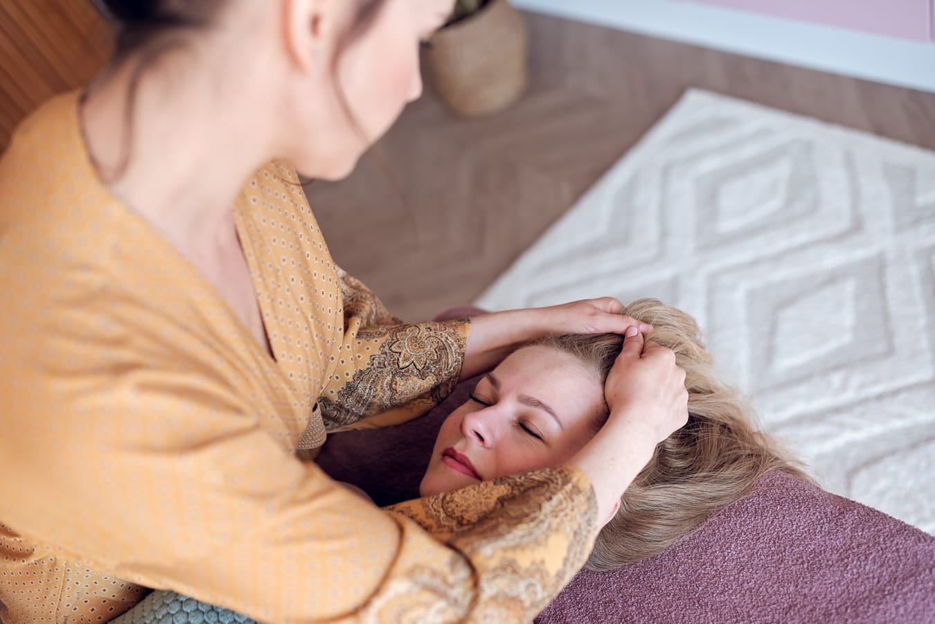 Kobieca sesja wizerunkowa w trakcie pracy Trójmiasto