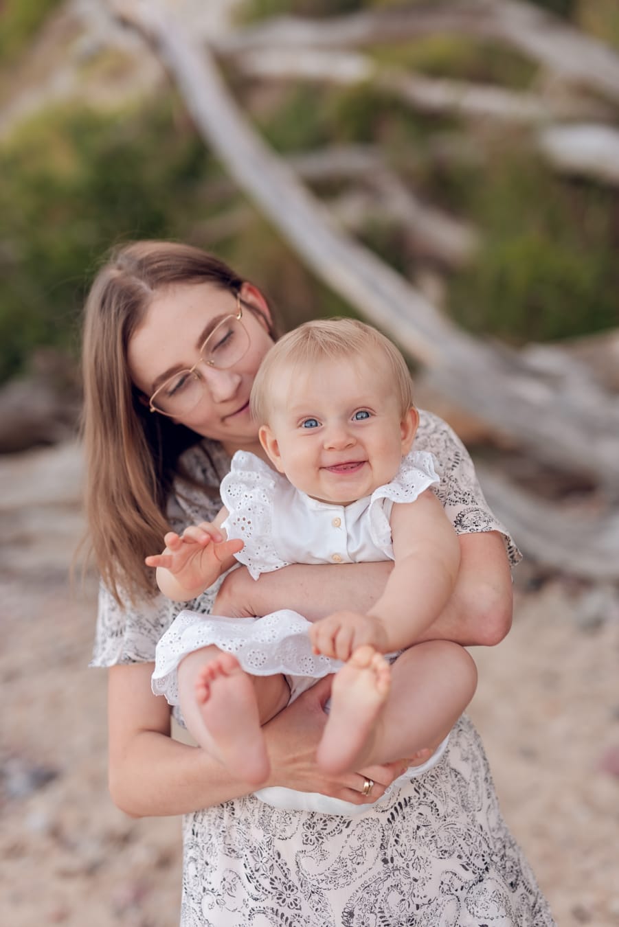 Portret mamy z córką sesja nad morzem Gdynia