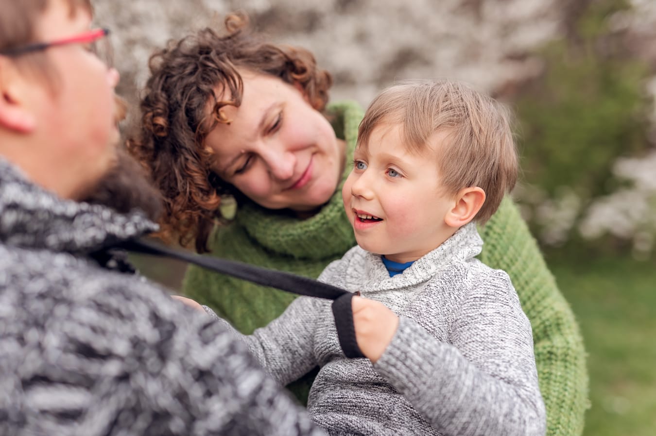 Plenerowa sesja ciążowa z rodziną pakiet Brzuszek i Maluszek