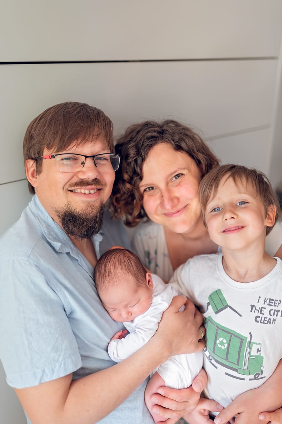 Portret rodziny z noworodkiem sesja Brzuszek i Maluszek