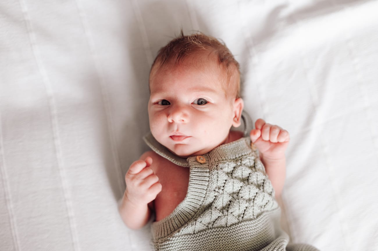 Portret noworodka domowa sesja noworodkowa