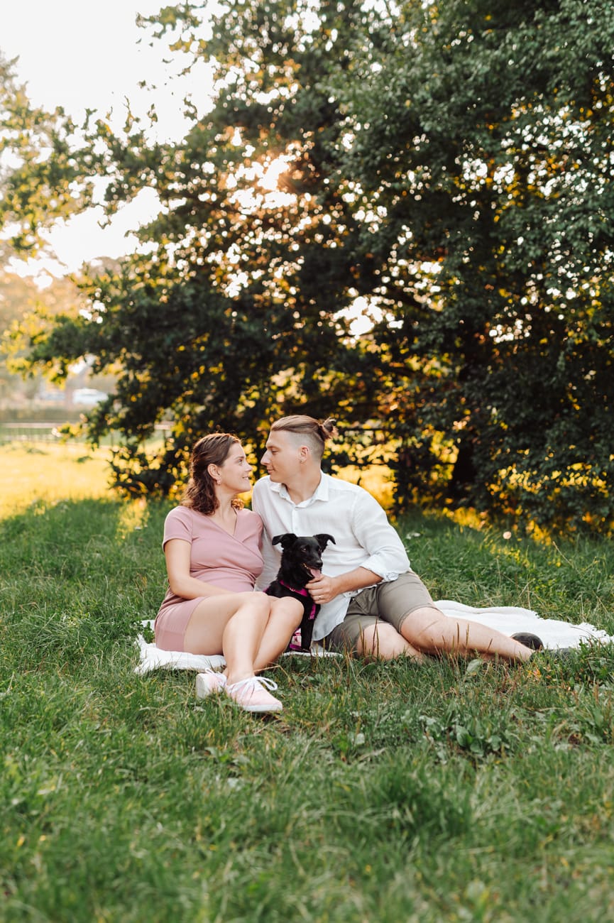 Para z psem zachód słońca sesja ciążowa Gdynia