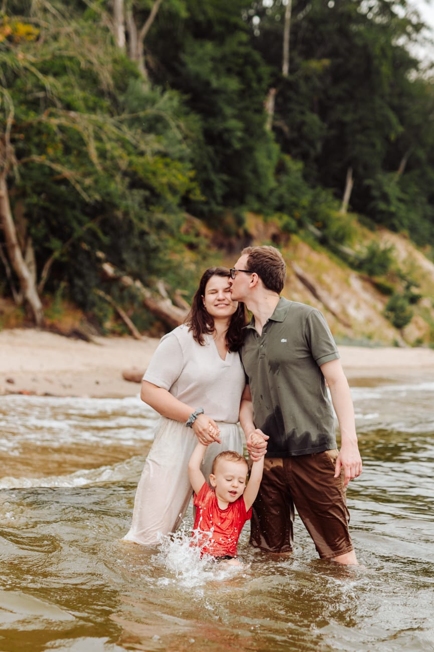 Rodzina w morzu sesja z dwulatkiem Gdynia