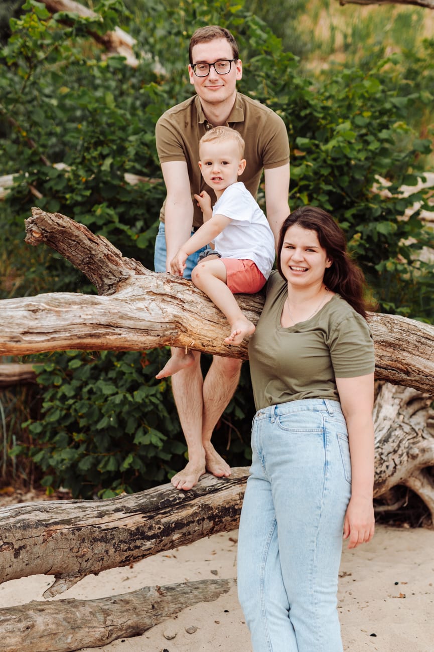 Portret rodzinny nad morzem sesja z dwulatkiem Gdynia