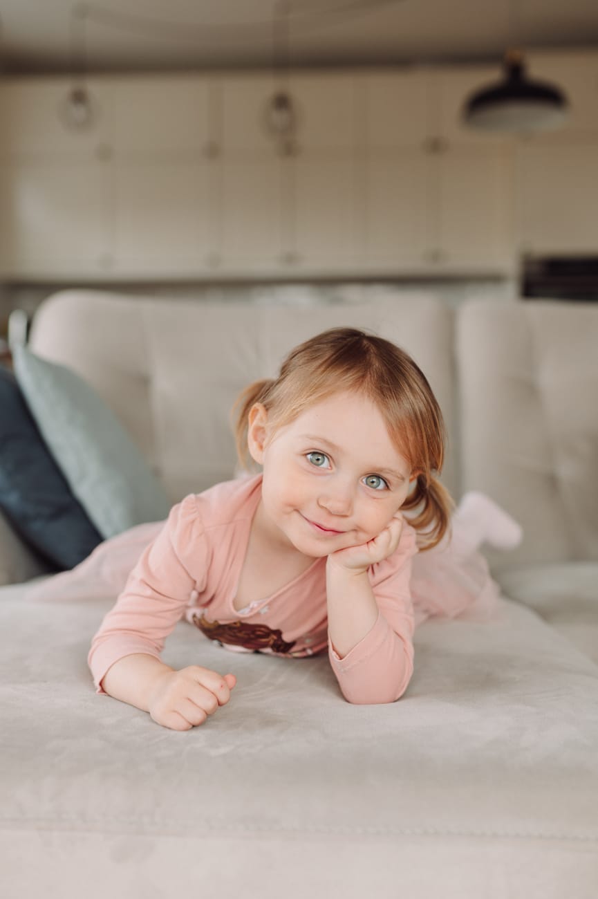 Portret córki sesja rodzinna w domu Gdańsk