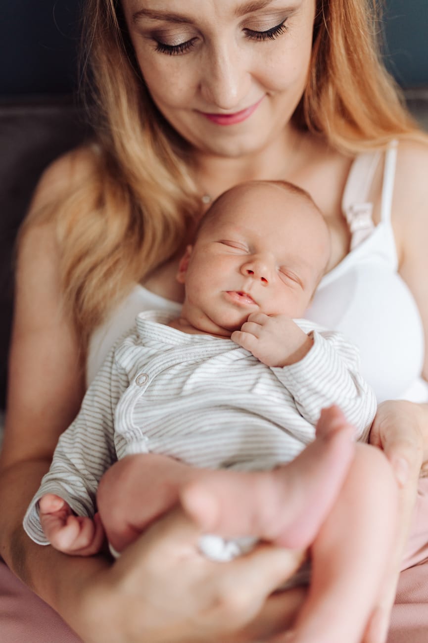 Mama tuli noworodka sesja noworodkowa w domu Gdańsk