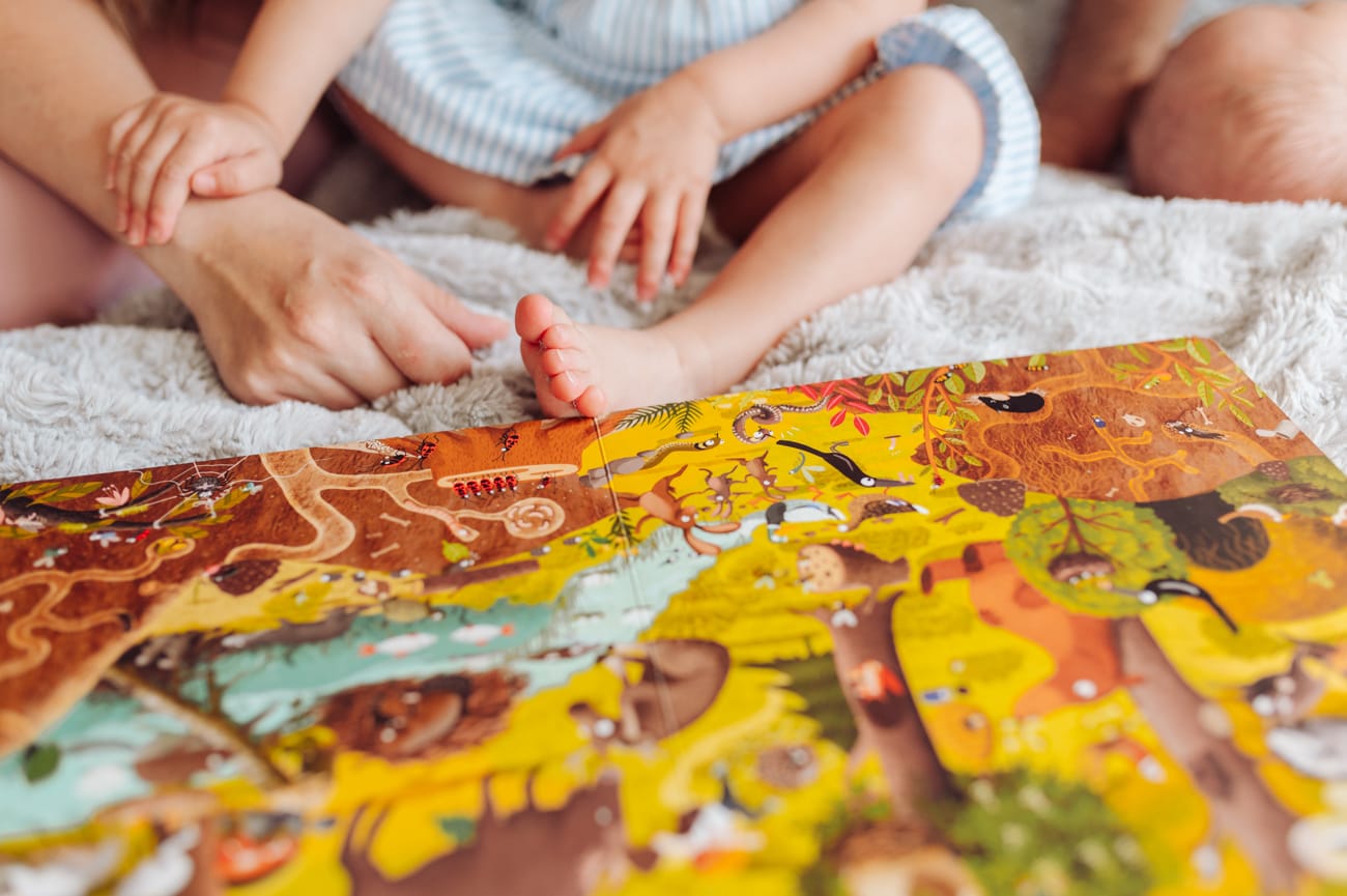 Stópka starszej siostry czytanie książki sesja rodzinna Gdańsk
