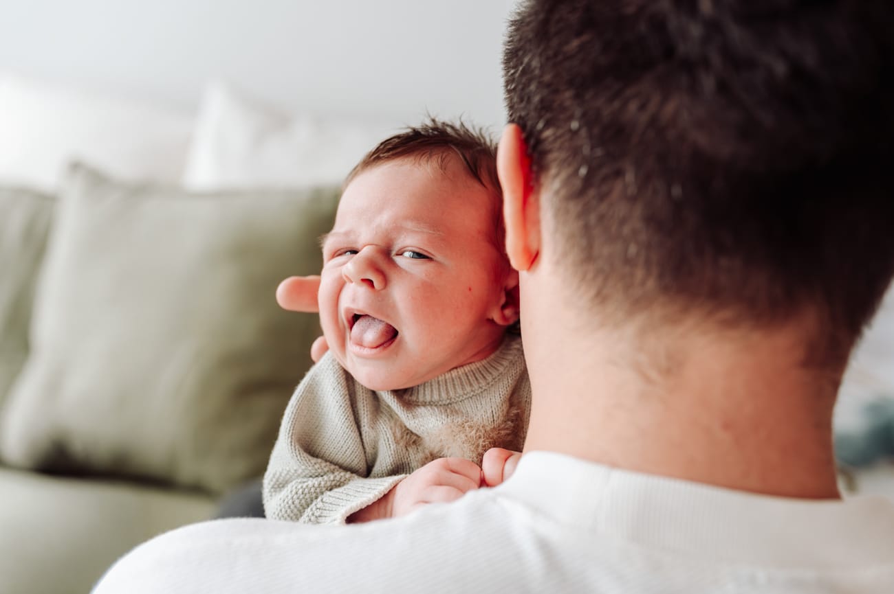 Minimalistyczne zdjęcia noworodka w domu, Trójmiasto.