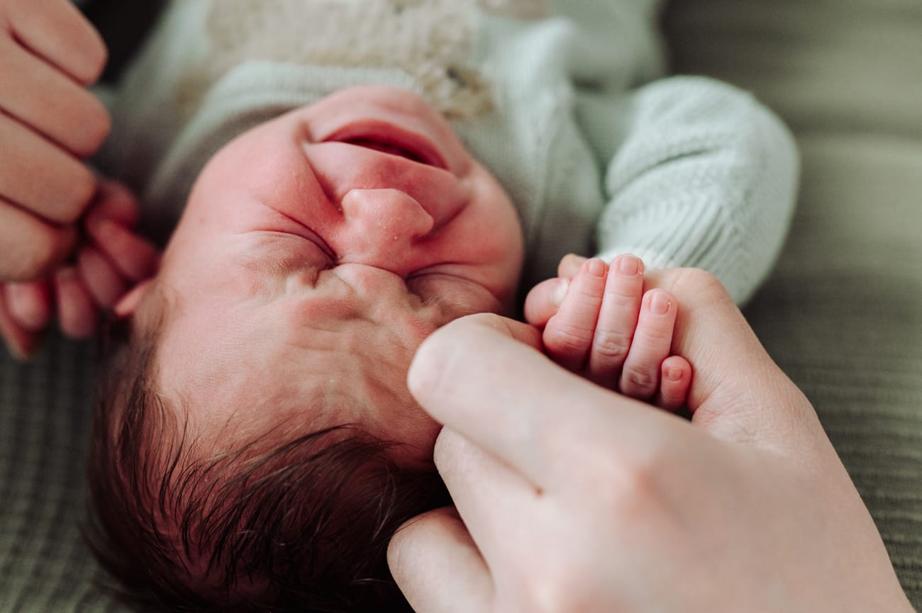 Zbliżenie na twarz noworodka sesja lifestyle, Gdańsk Gdynia Sopot.
