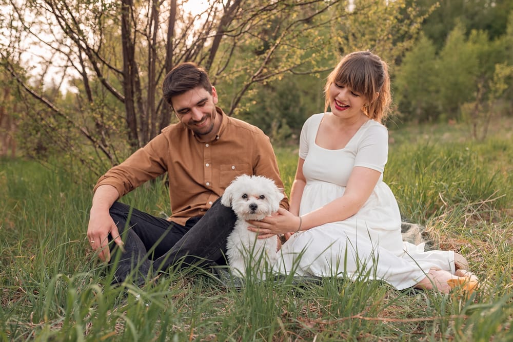 Sesja ciążowa wiosną kwitnące drzewka Gdynia