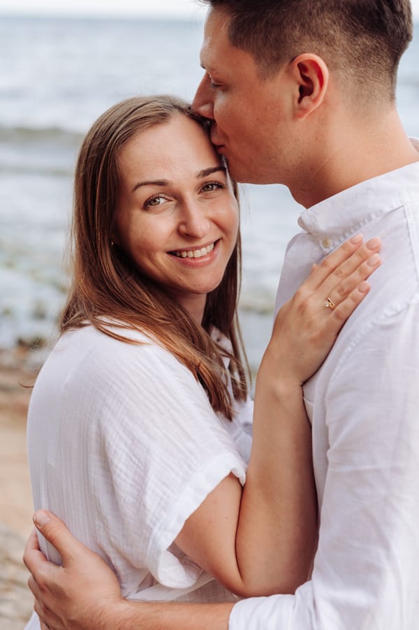 Para spodziewająca się dziecka podczas sesji ciążowej w Orłowie — pakiet Brzuszek i Maluszek Trójmiasto