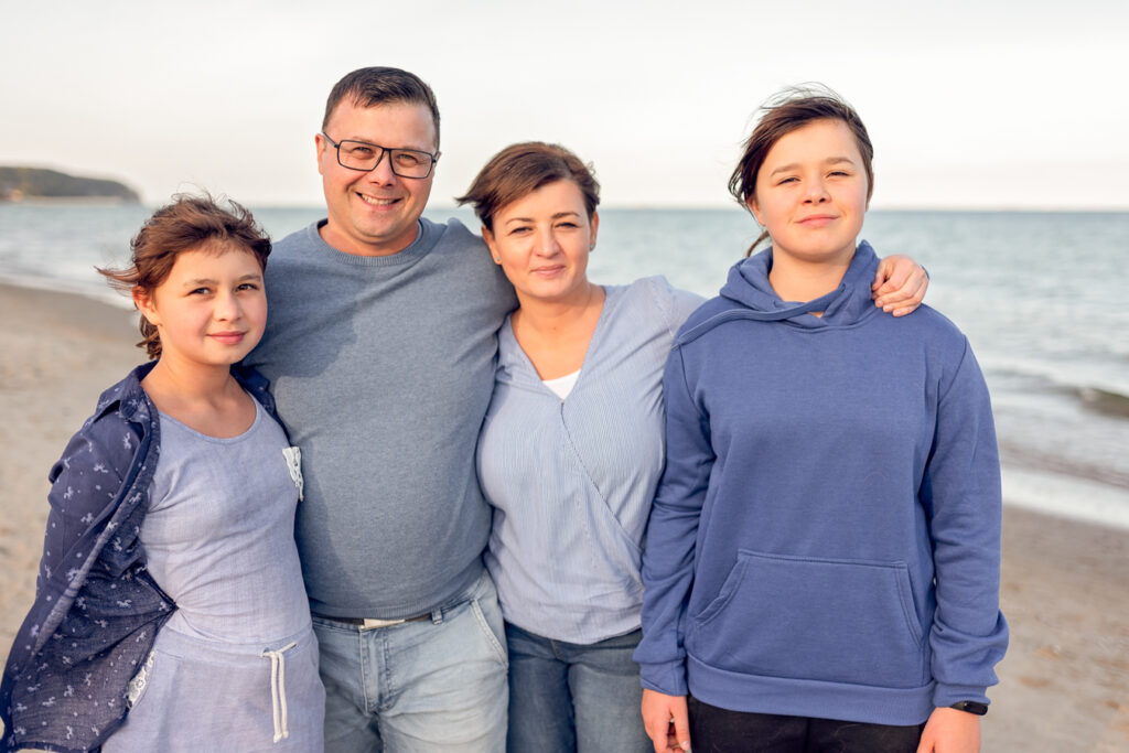 Rodzinna sesja zdjęciowa na plaży w Sopocie
