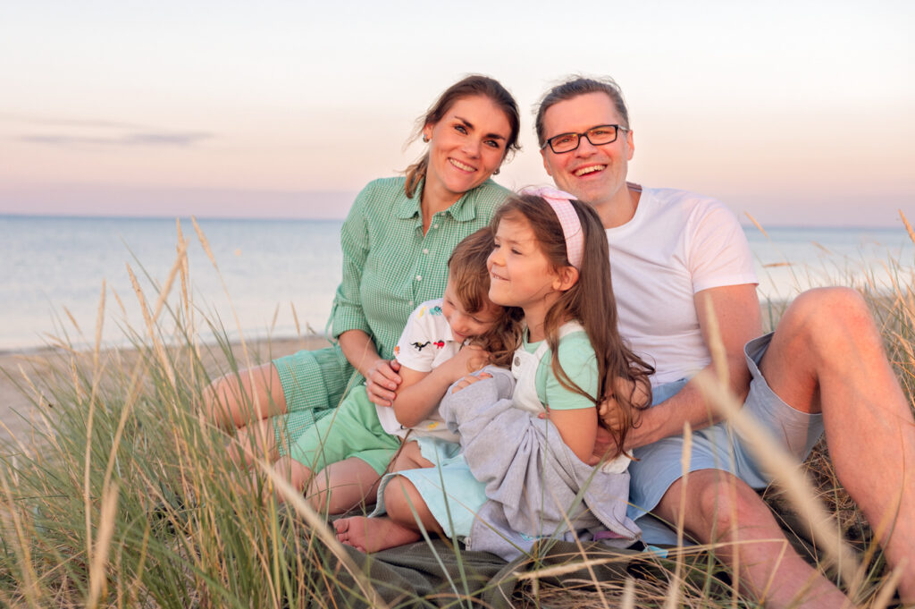 Fotografia rodzinna nad morzem Bałtyckim w Trójmieście - chwile pełne radości